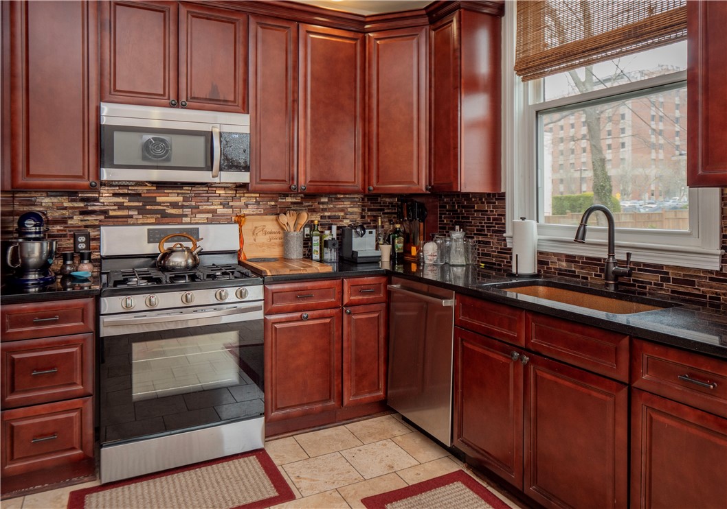 18 Rhode Island Avenue Newport, RI 02840 - Photo 23 of 50