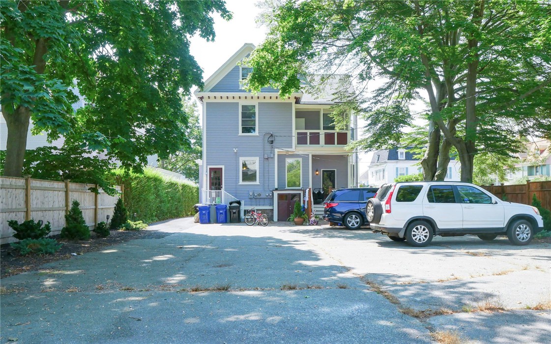 18 Rhode Island Avenue Newport, RI 02840 - Photo 9 of 50