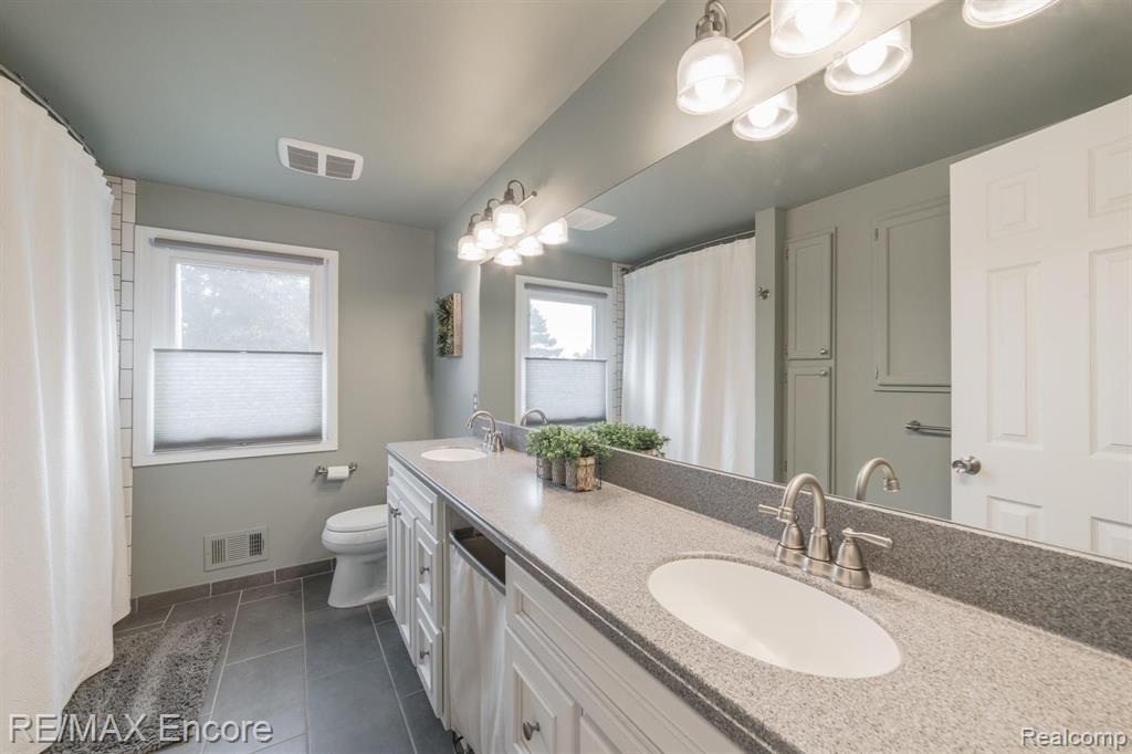 2036 Cumberland Road Rochester Hills, MI 48307 - Photo 30 of 57