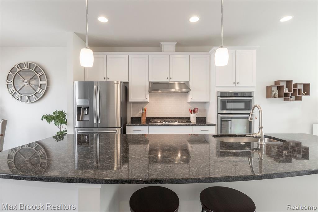 919 Barclay Circle, Unit 37 Rochester Hills, MI 48307 - Photo 12 of 56