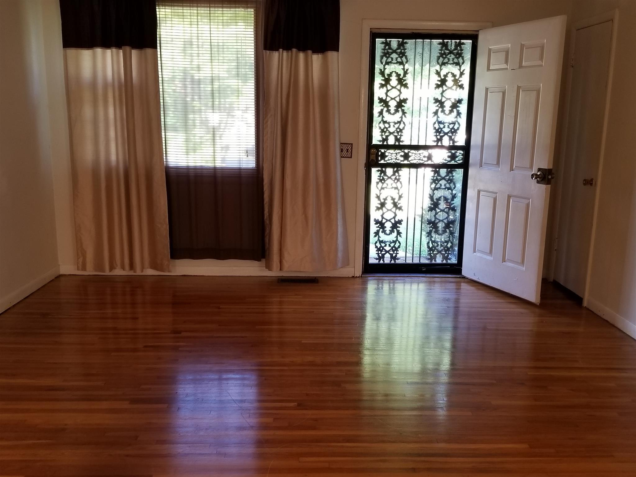 3114 Hillside Road Nashville, TN 37207 - Photo 3 of 14 Living Room