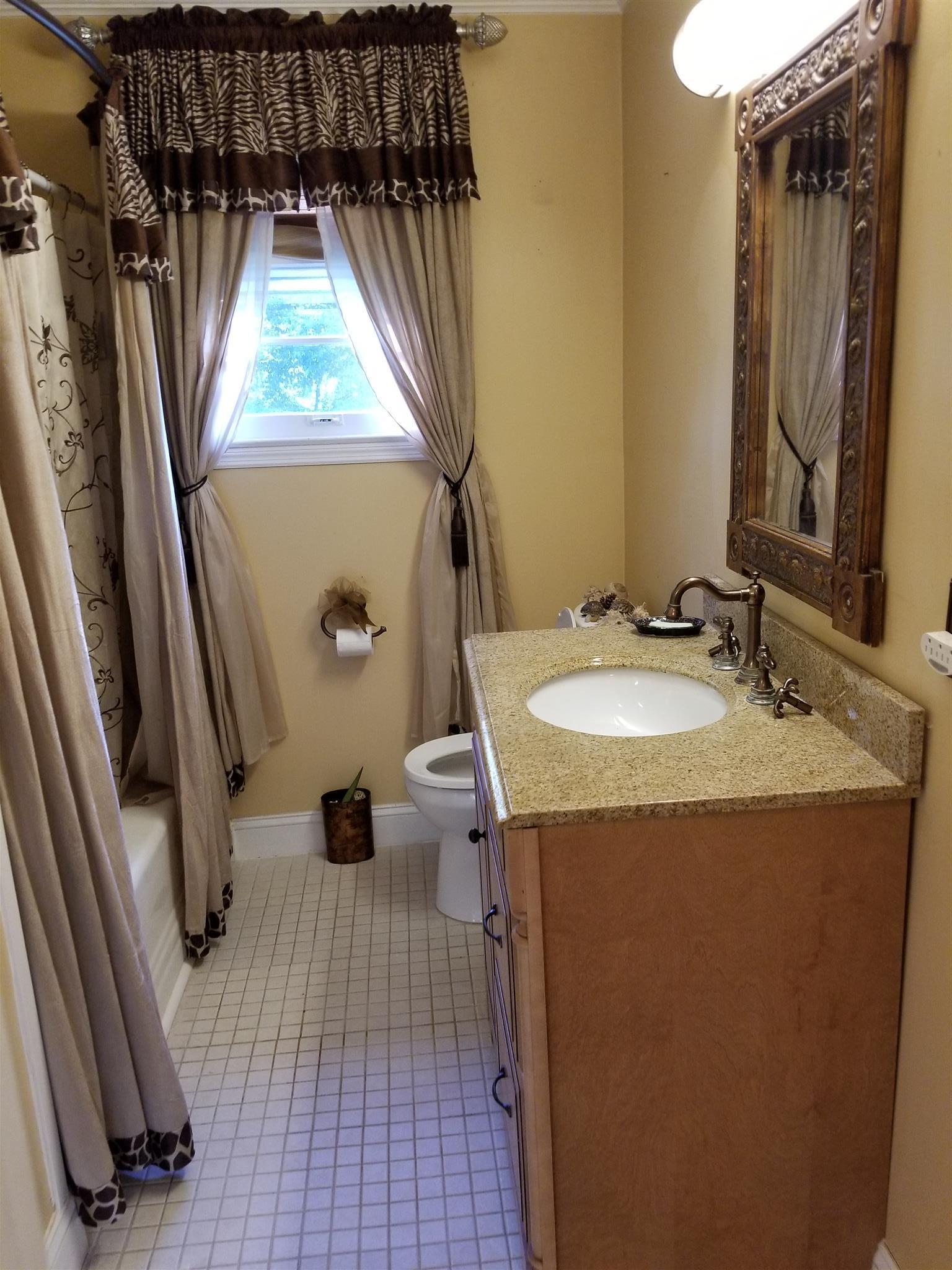 3114 Hillside Road Nashville, TN 37207 - Photo 9 of 14 Bathroom