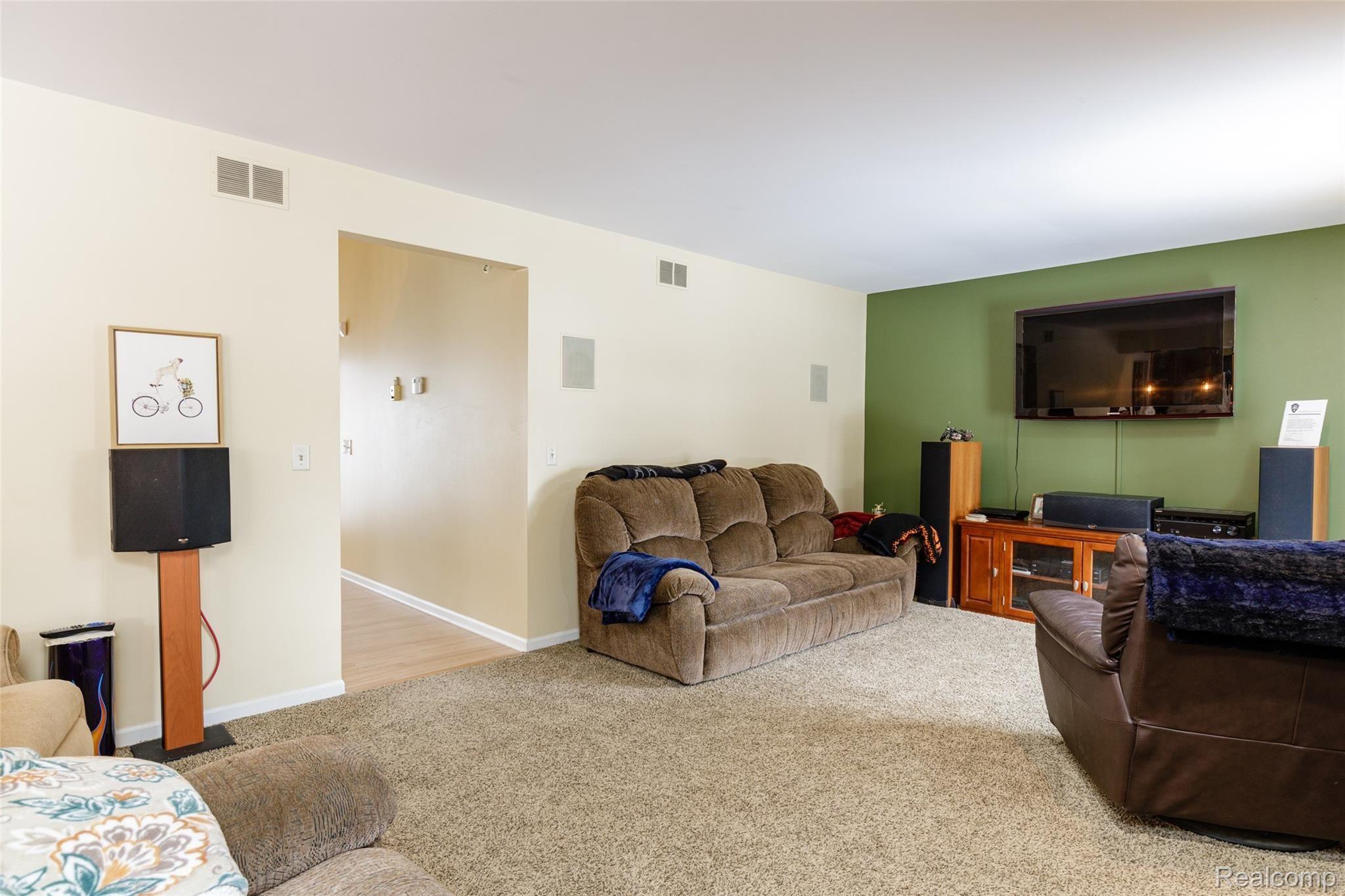 4489 North Oak Road Davison, MI 48423 - Photo 7 of 42 4489 N Oak Rd-7.jpg
