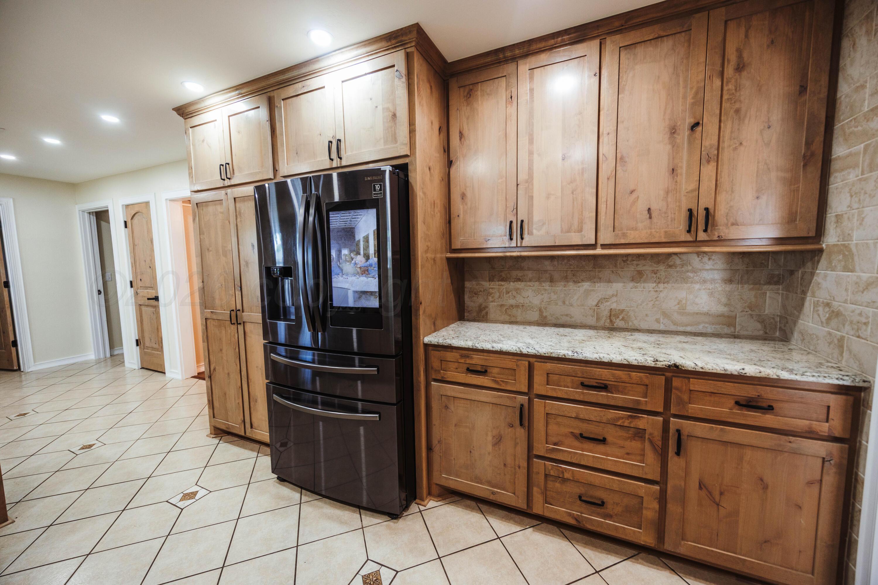 2009 Southwest 19th Avenue Perryton, TX 79070 - Photo 13 of 49 Kitchen 4