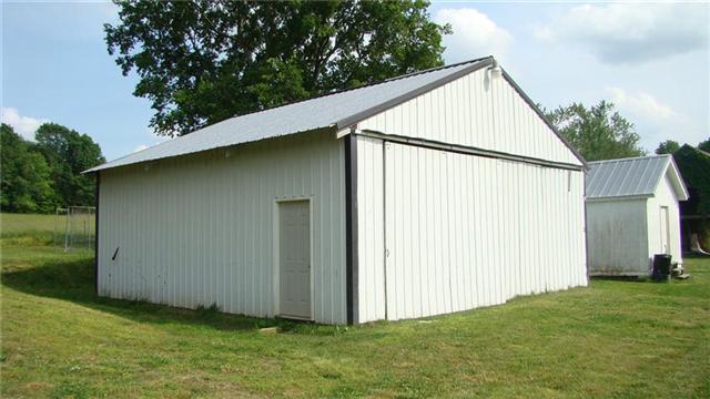 3372 Springplace Road Lewisburg, TN 37091 - Photo 13 of 20 Garage with electric & water