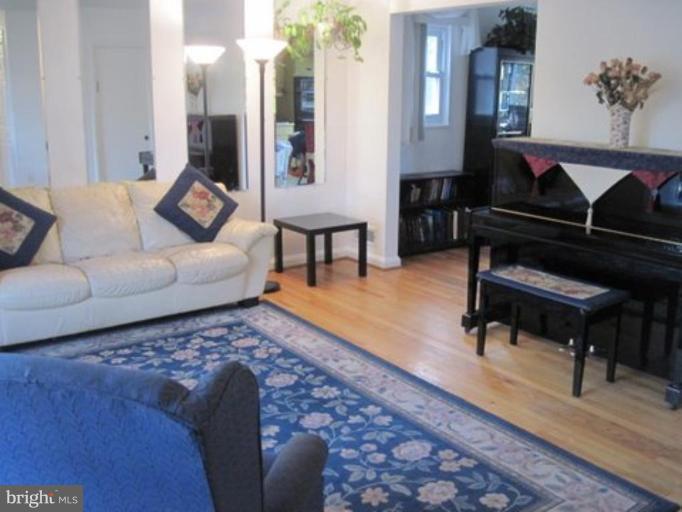 3314 Nerak Road Baltimore, MD 21208 - Photo 3 of 11 Living Room