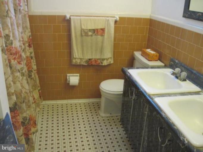 3314 Nerak Road Baltimore, MD 21208 - Photo 8 of 11 Bath #1