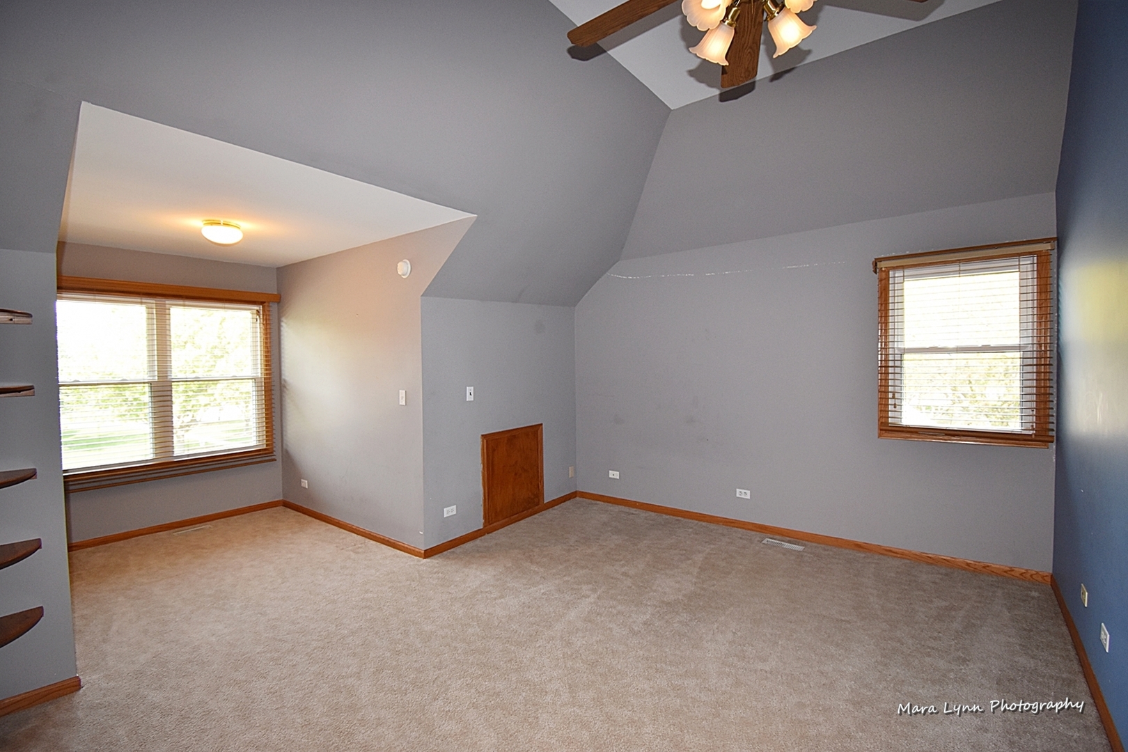 548 Lewis Road Geneva, IL 60134 - Photo 31 of 47 an empty room with windows