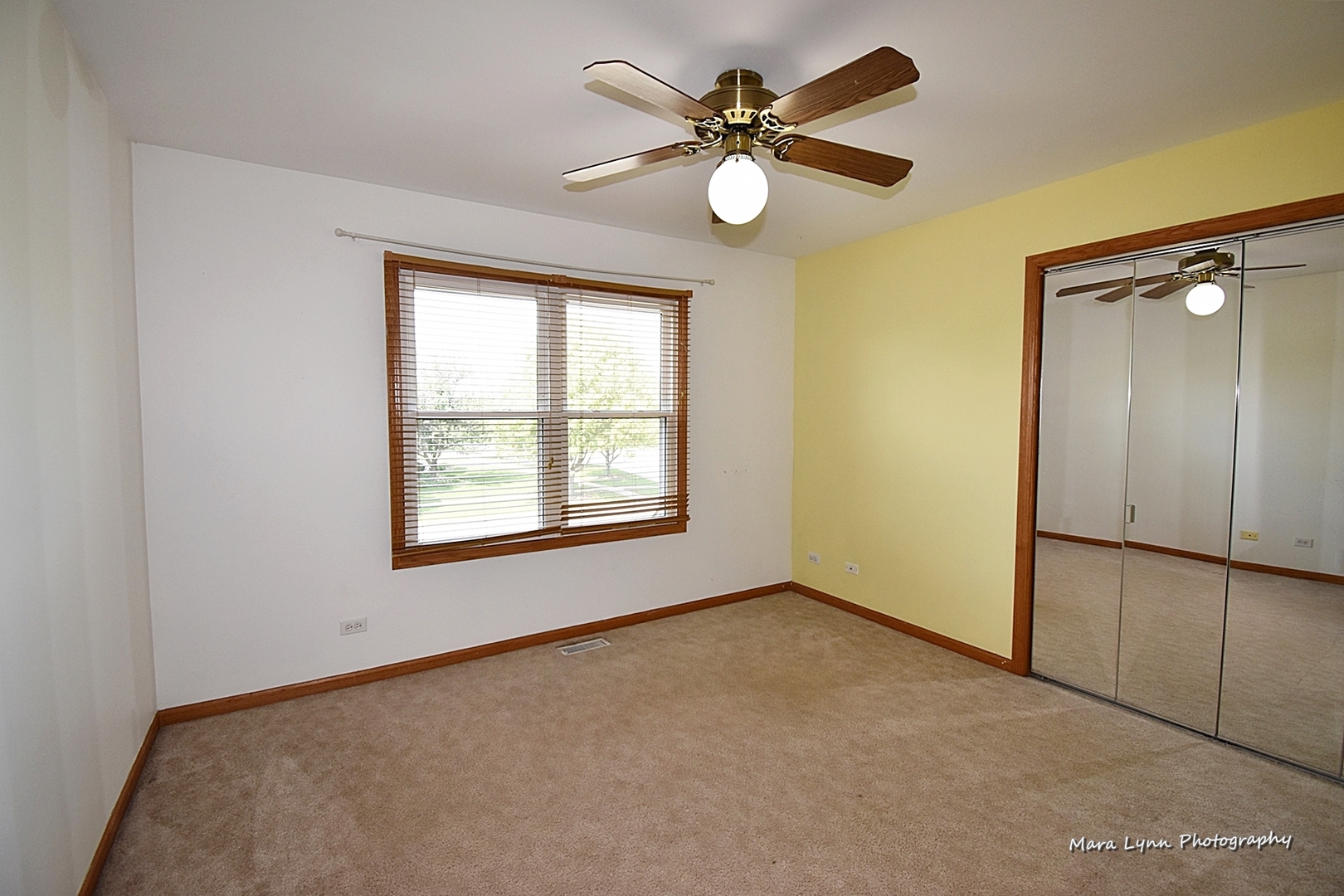 548 Lewis Road Geneva, IL 60134 - Photo 33 of 47 an empty room with a window