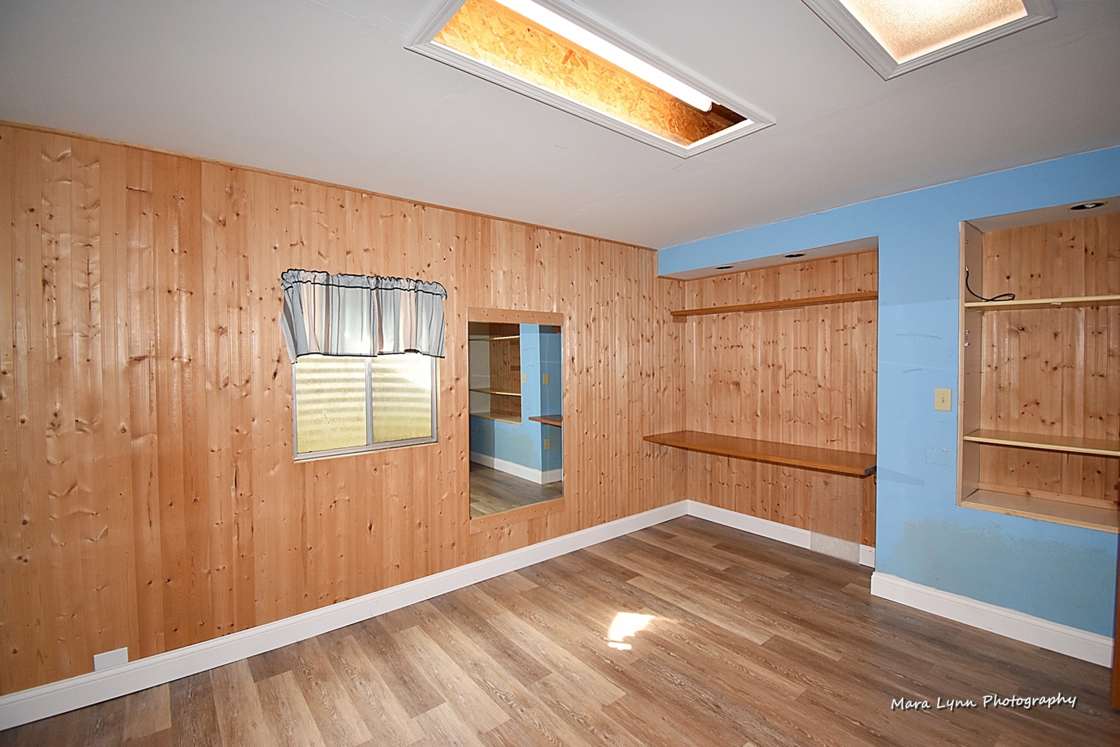 548 Lewis Road Geneva, IL 60134 - Photo 36 of 47 a view of an empty room with wooden floor and a window