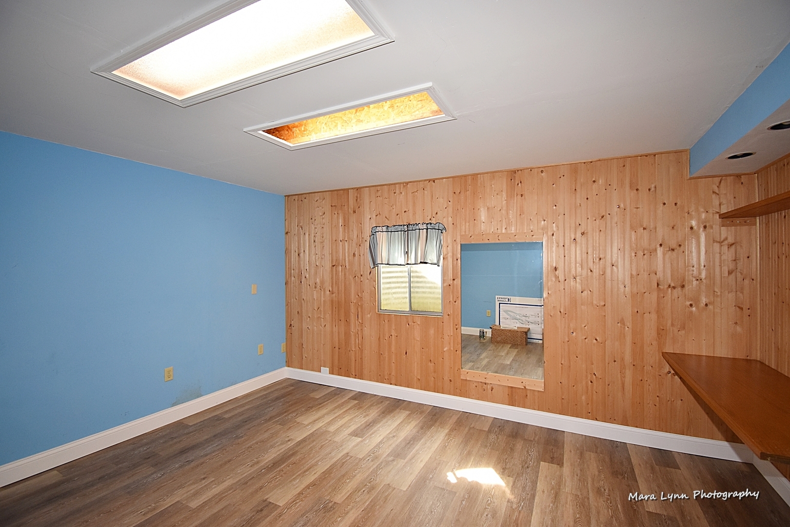 548 Lewis Road Geneva, IL 60134 - Photo 37 of 47 a view of an empty room with wooden floor and a window