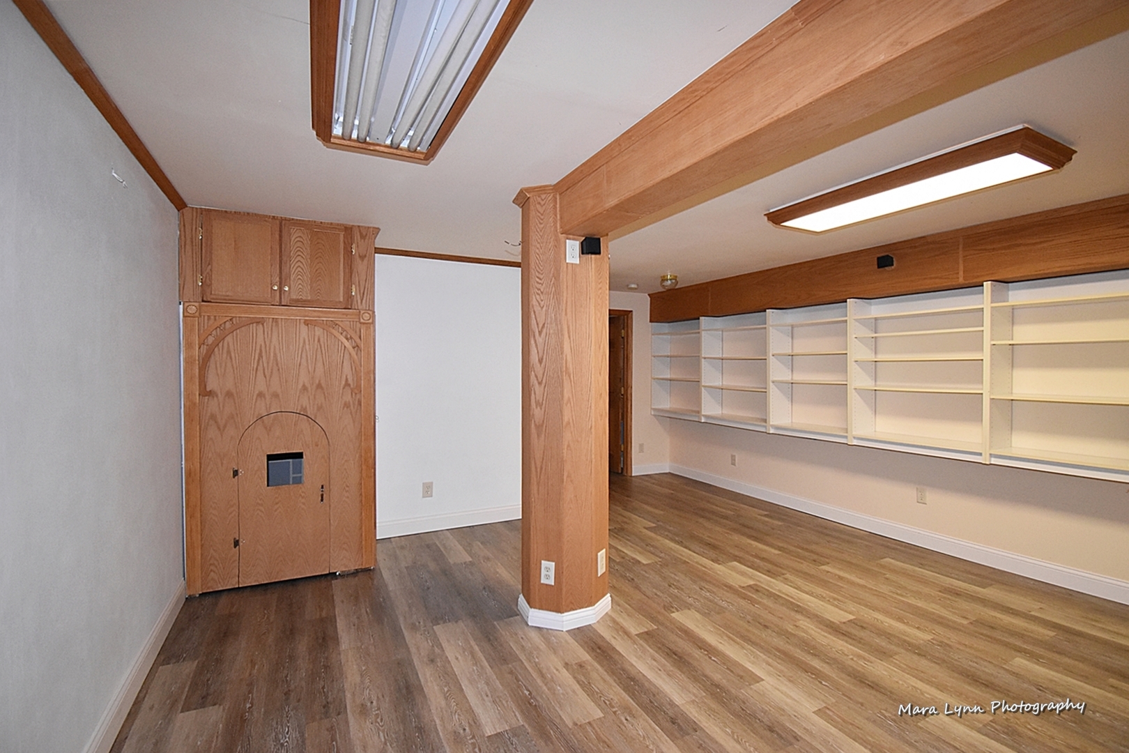 548 Lewis Road Geneva, IL 60134 - Photo 39 of 47 a view of an empty room with wooden floor and a window