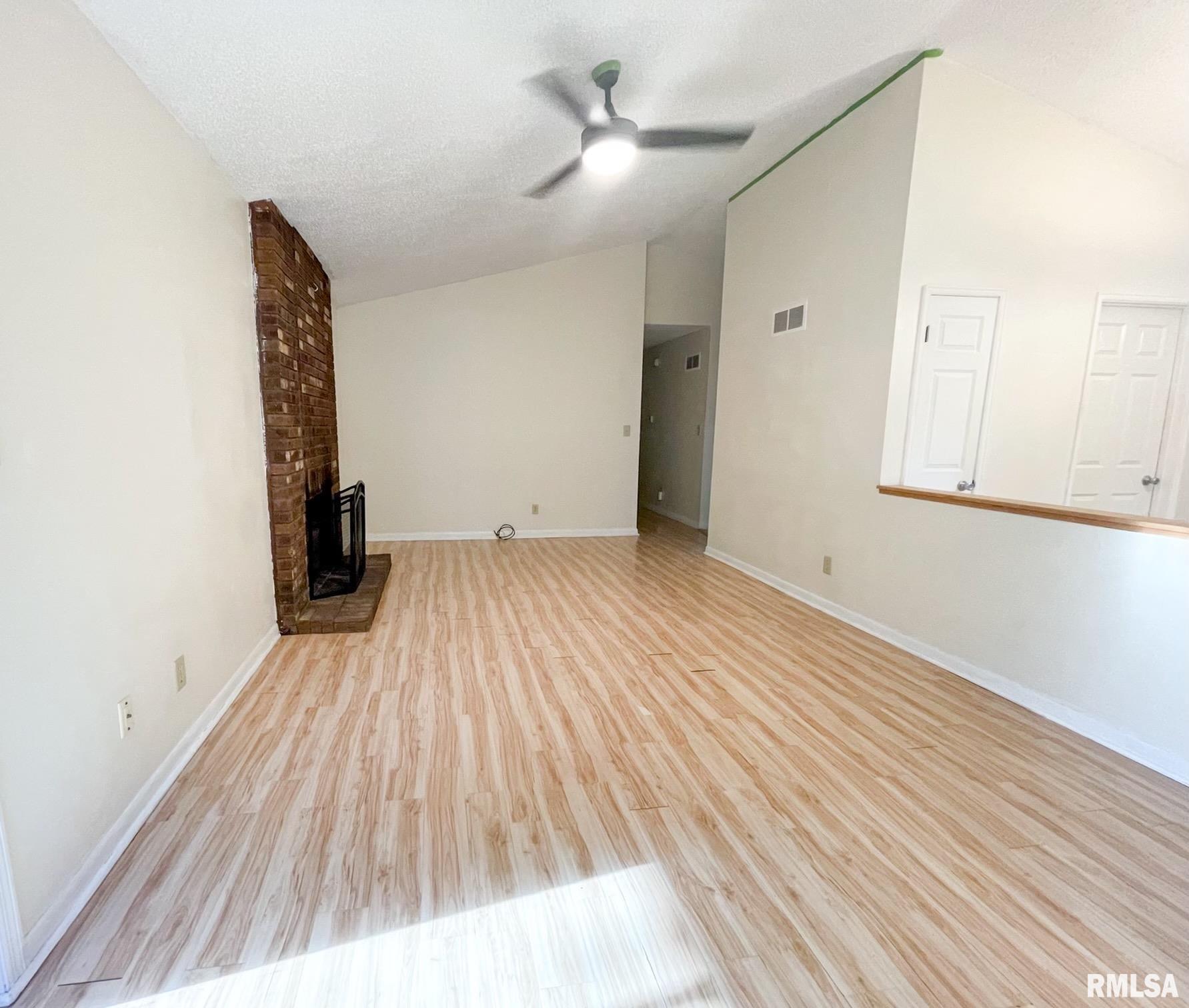 105 Lakebrook Court Springfield, IL 62702 - Photo 4 of 19 Gallery Image 4