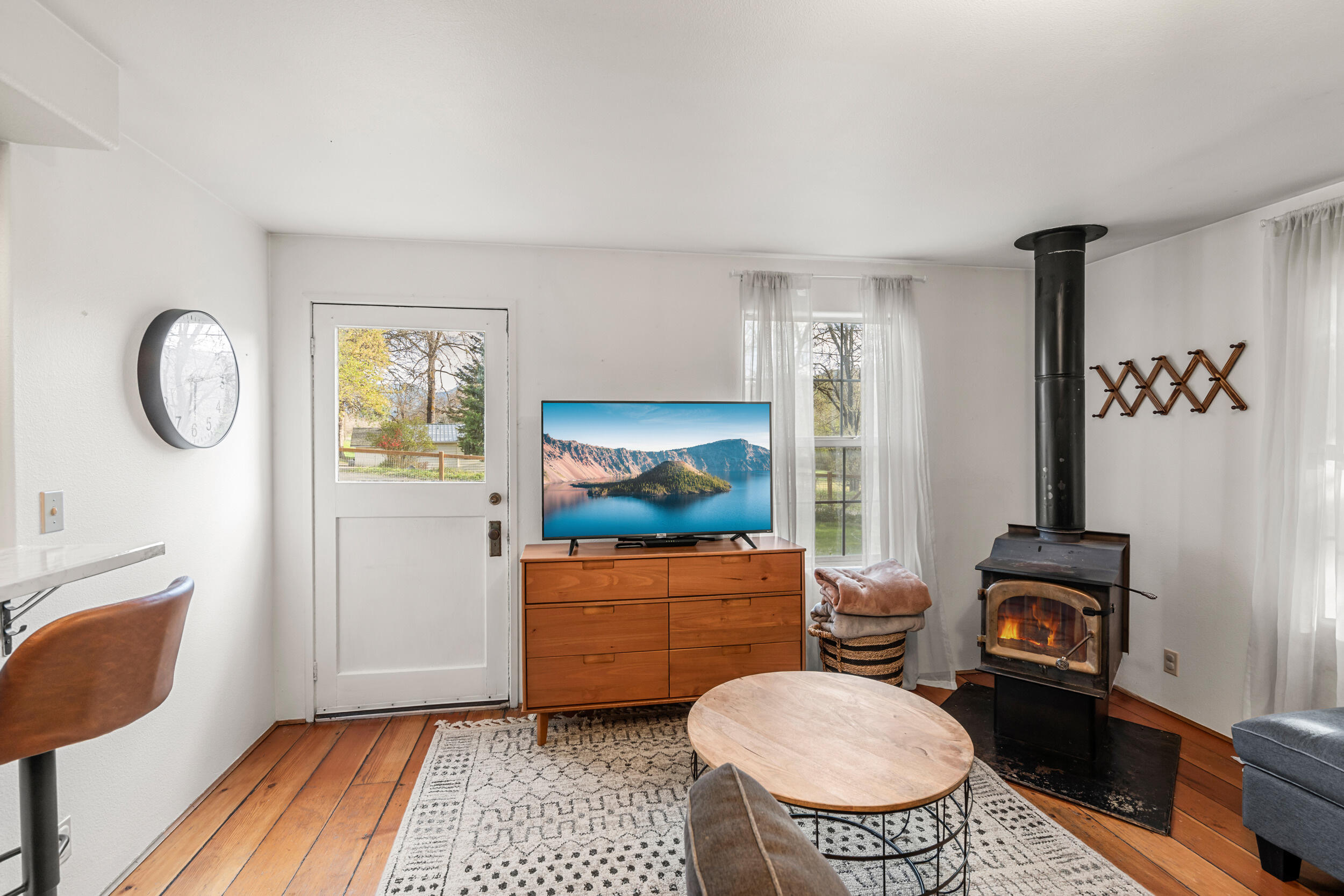 642 Upper River Road Central Point, OR 97502 - Photo 12 of 50 Family Room