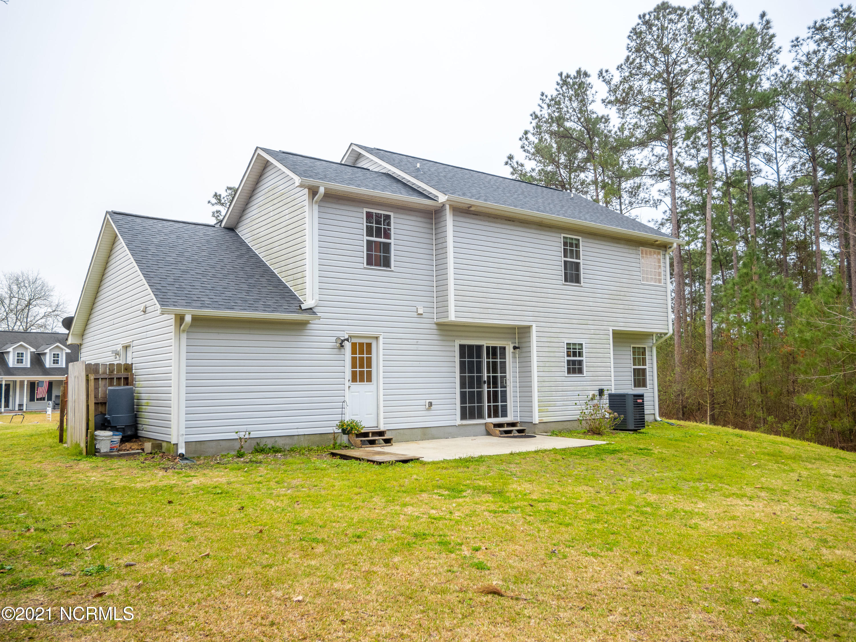 142 Saint Road Richlands, NC 28574 - Photo 11 of 56 142 Saint Road-8