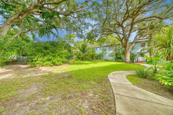 $400,000 | 5640 Southwest 78th Street, Unit 124C, Miami, FL 33143