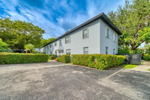 $400,000 | 5640 Southwest 78th Street, Unit 124C, Miami, FL 33143