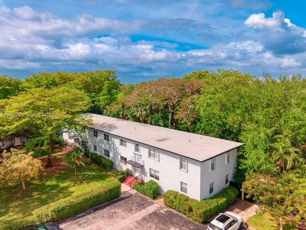 $400,000 | 5640 Southwest 78th Street, Unit 124C, Miami, FL 33143