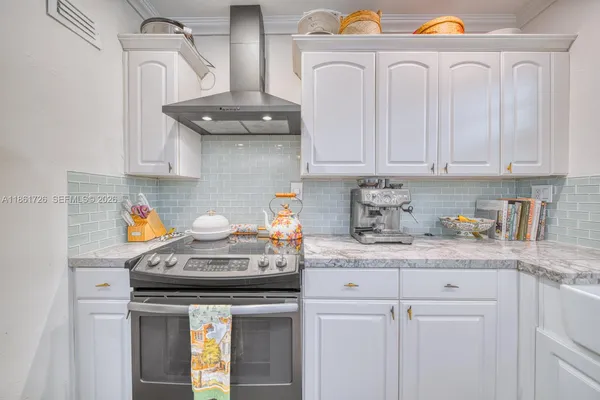 $400,000 | 5640 Southwest 78th Street, Unit 124C, Miami, FL 33143