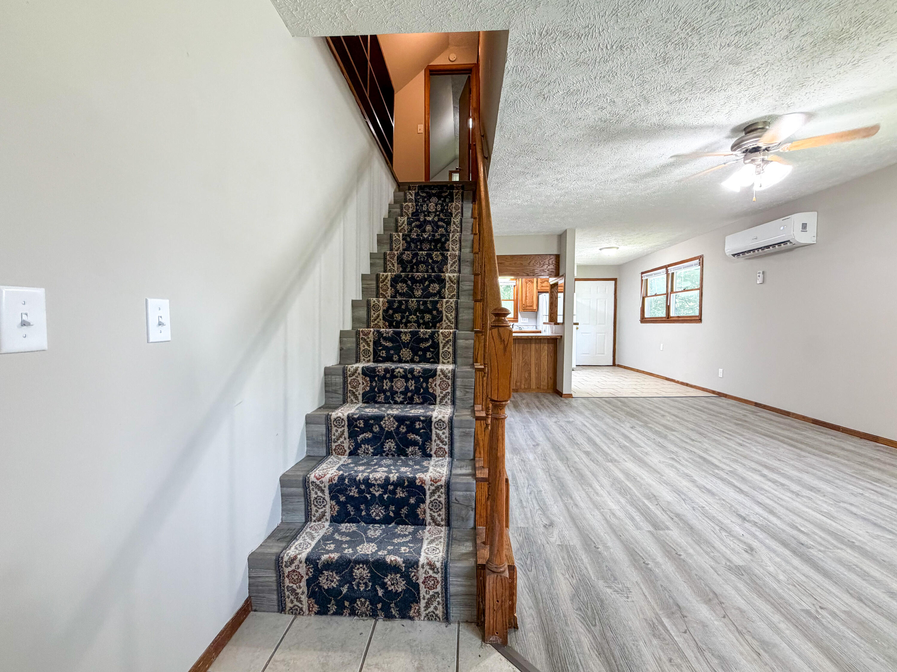 523 South Elm Road Marshfield, MO 65706 - Photo 13 of 29 Livingroom3