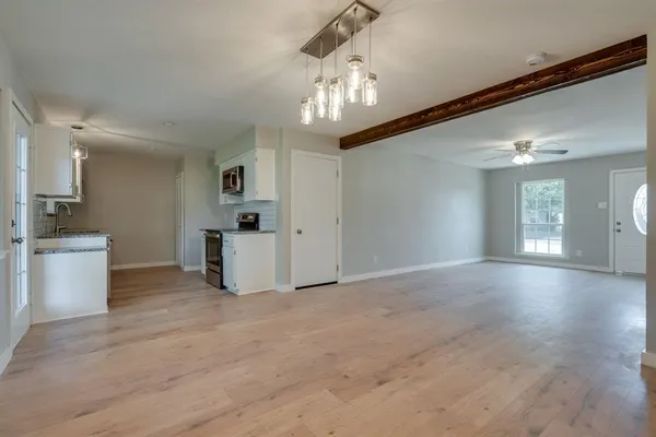 $1,950 | 930 Briarwood Drive, Lewisville, TX 75067