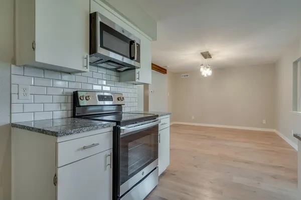 $1,950 | 930 Briarwood Drive, Lewisville, TX 75067