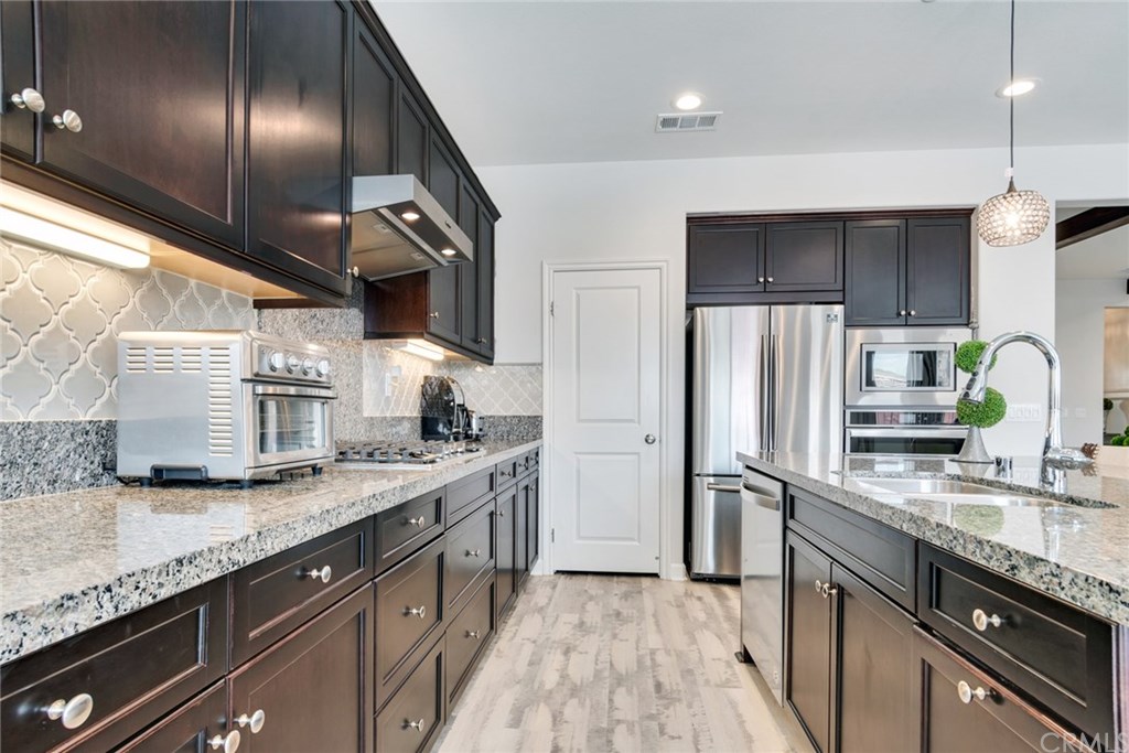 27561 Collier Drive Menifee, CA 92585 - Photo 9 of 24