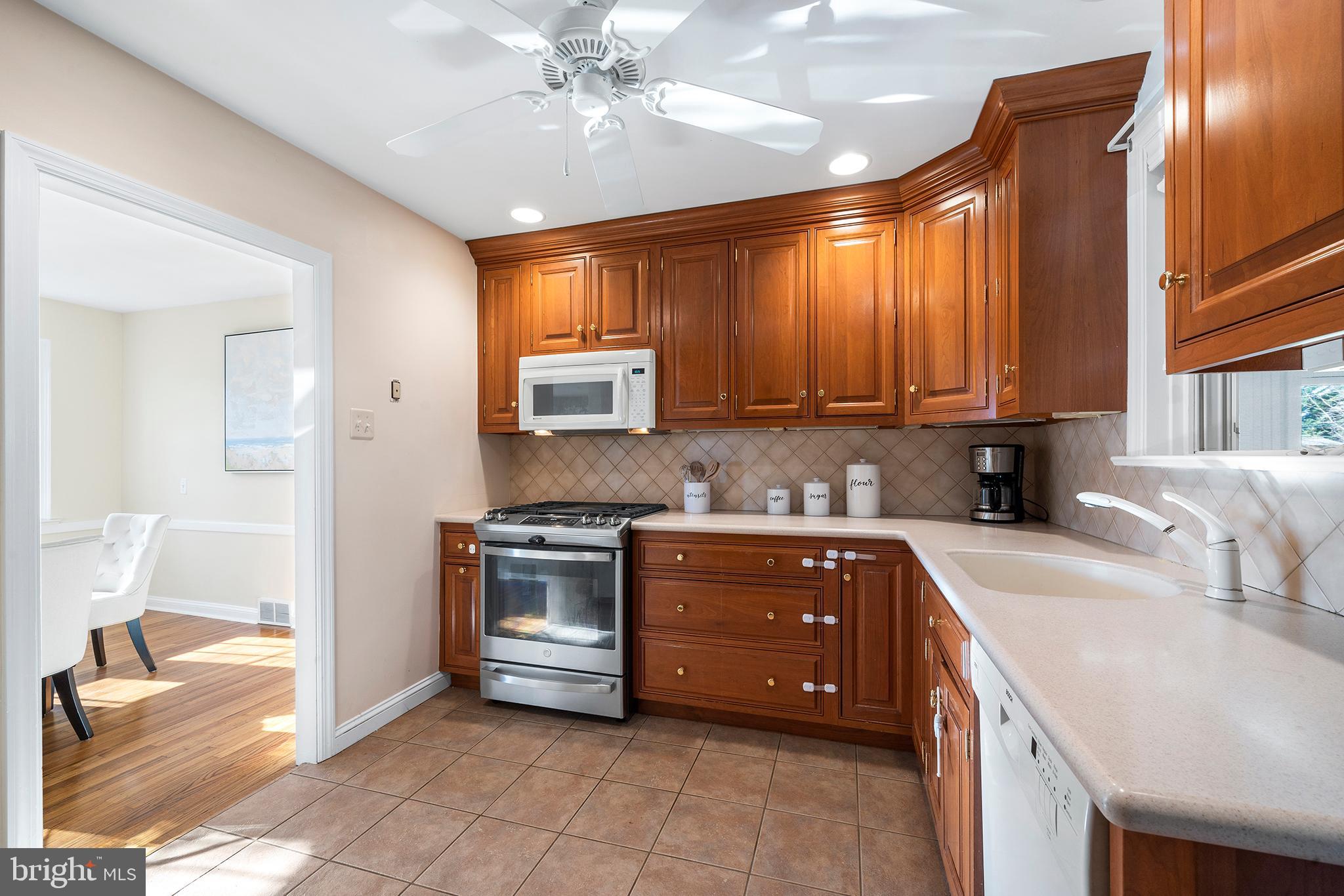 992 Old Lancaster Road Berwyn, PA 19312 - Photo 8 of 29