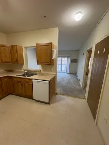 $1,800 | 18 Harbor Avenue, Unit 103, Nashua, NH 03060