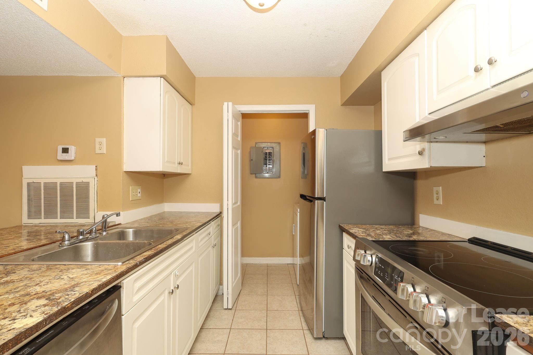 11086 Harrowfield Road Charlotte, NC 28226 - Photo 4 of 15