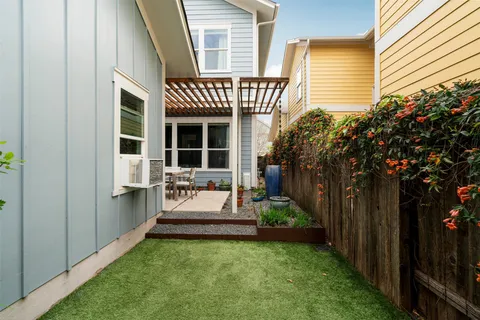 a view of a house with backyard and sitting area