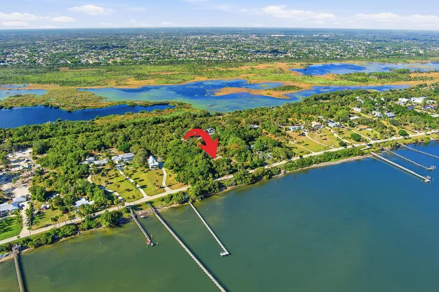 a view of an outdoor space