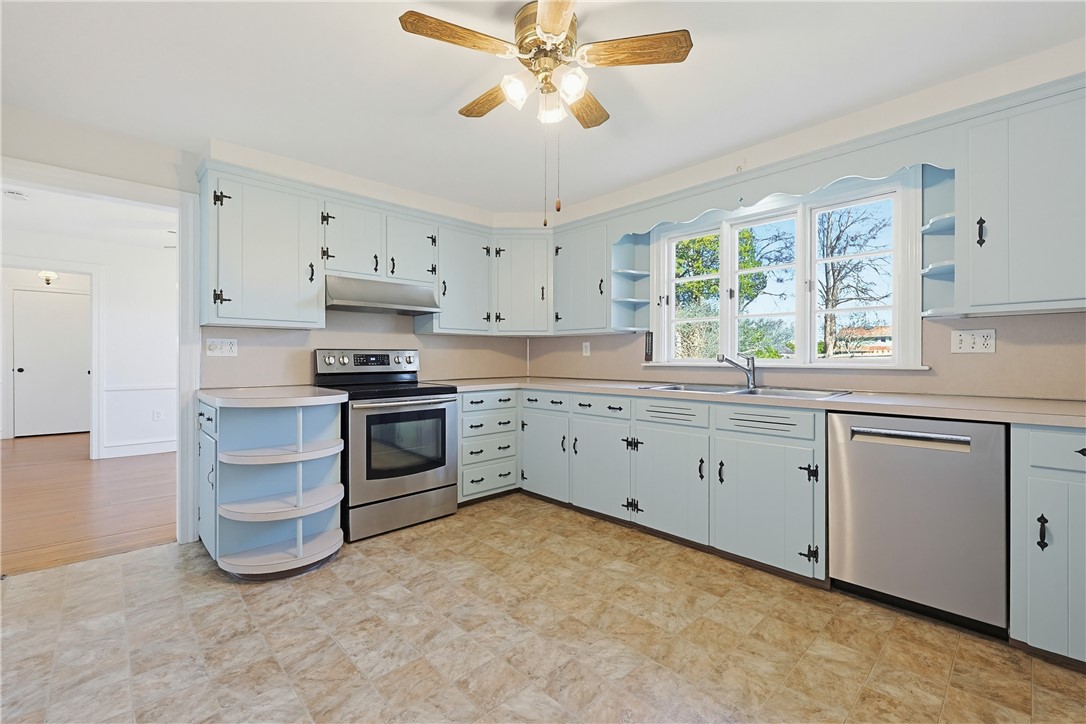 111 Beach Road Bristol, RI 02809 - Photo 5 of 17