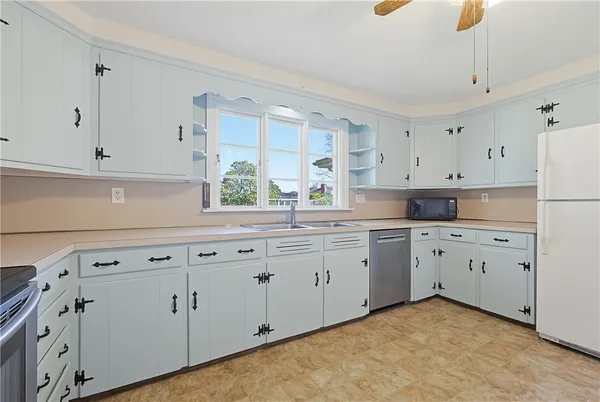 $3,000 | 111 Beach Road, Bristol, RI 02809