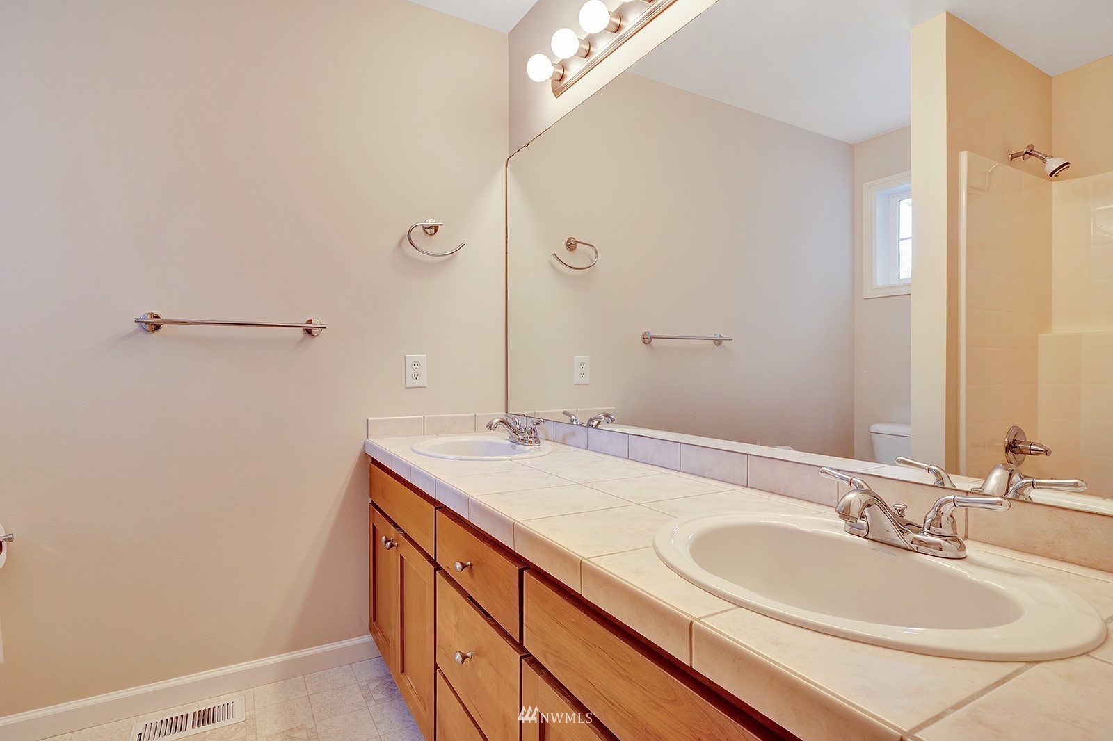3208 186th Place Southeast Bothell, WA 98012 - Photo 16 of 20 Gallery Image 16