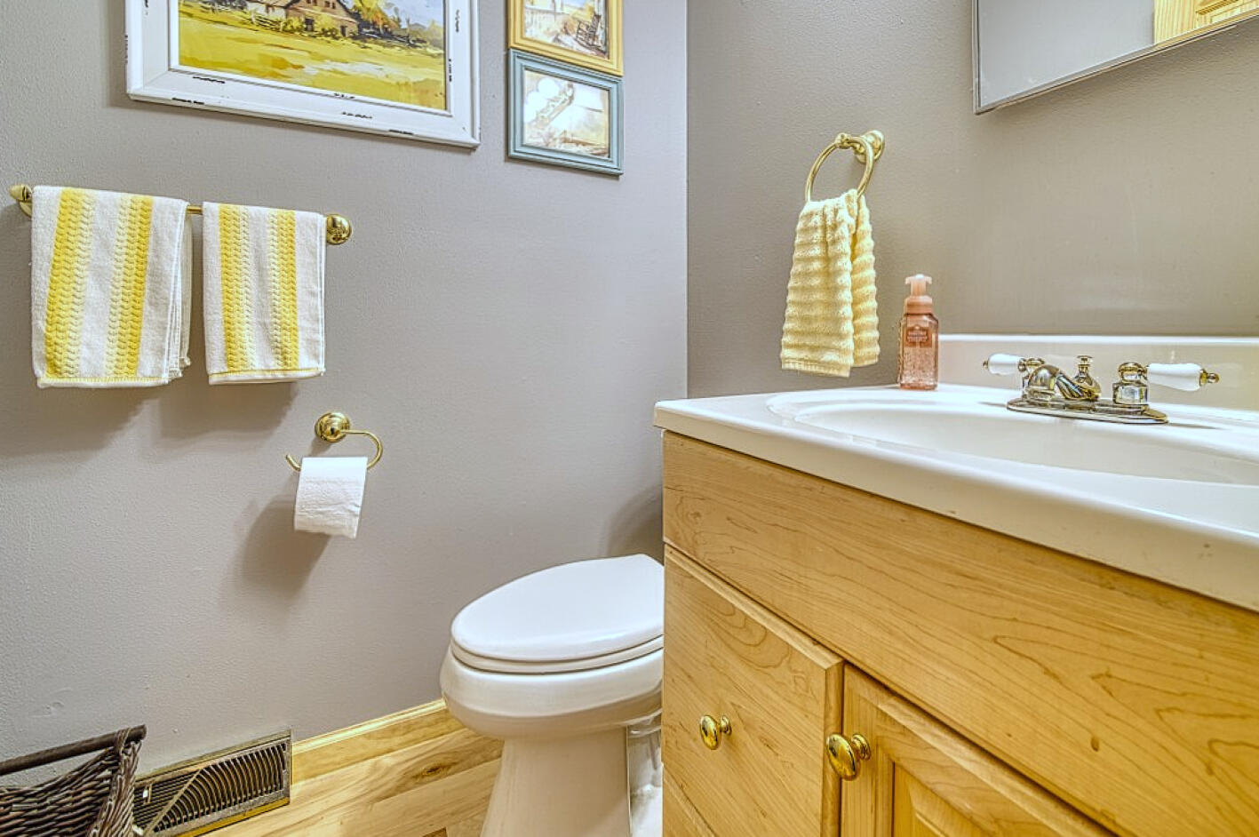 W304S3236 Brookhill Road Genesee, WI 53189 - Photo 20 of 67 Main floor half bath