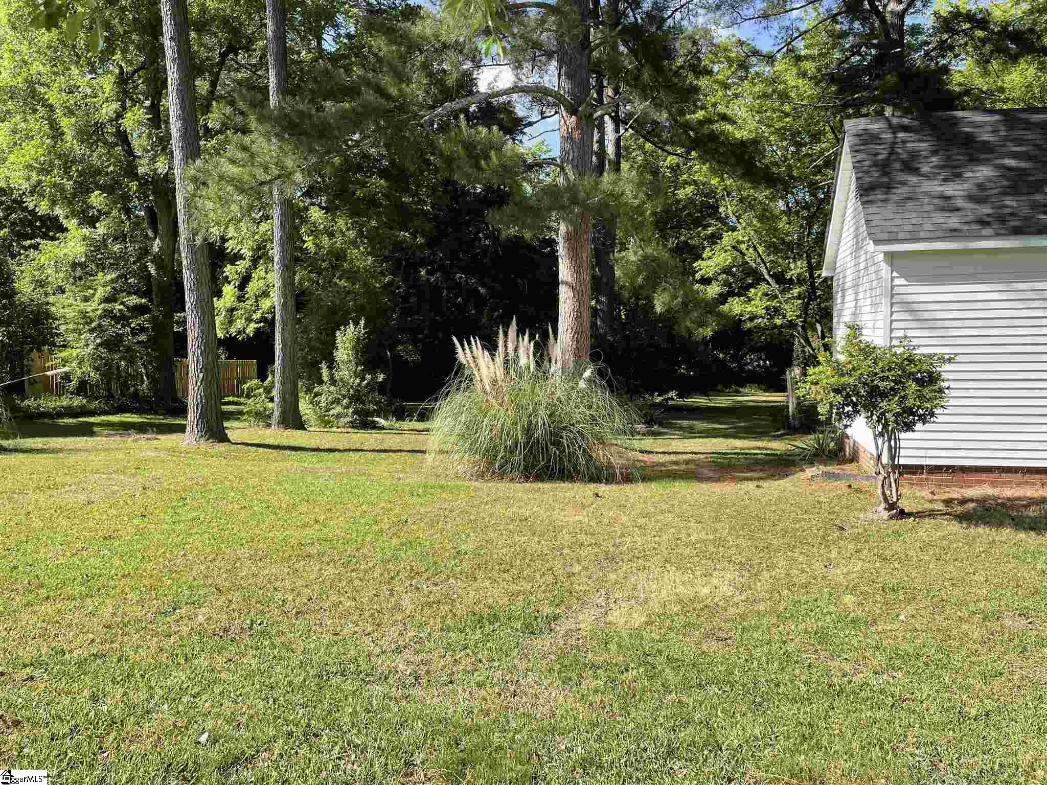 407 East Florida Street Clinton, SC 29325 - Photo 2 of 15 Gallery Image 2