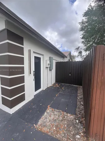 $1,500 | 19541 Northwest 57th Court, Unit 1, Hialeah, FL 33015