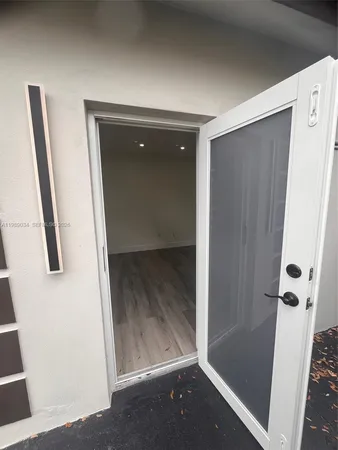 $1,500 | 19541 Northwest 57th Court, Unit 1, Hialeah, FL 33015