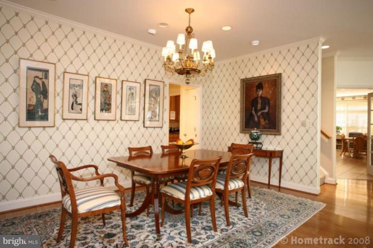 20 Roland Green Baltimore, MD 21210 - Photo 8 of 27 Dining room
