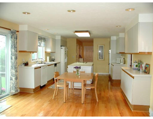 2 Thompson Road Wayland, MA 01778 - Photo 4 of 5 Gallery Image 4