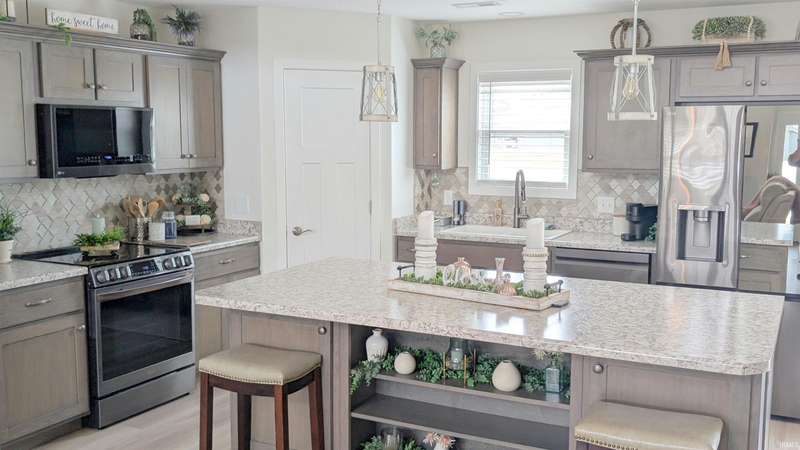 911 North Hickory Road Decatur, IN 46733 - Photo 8 of 30