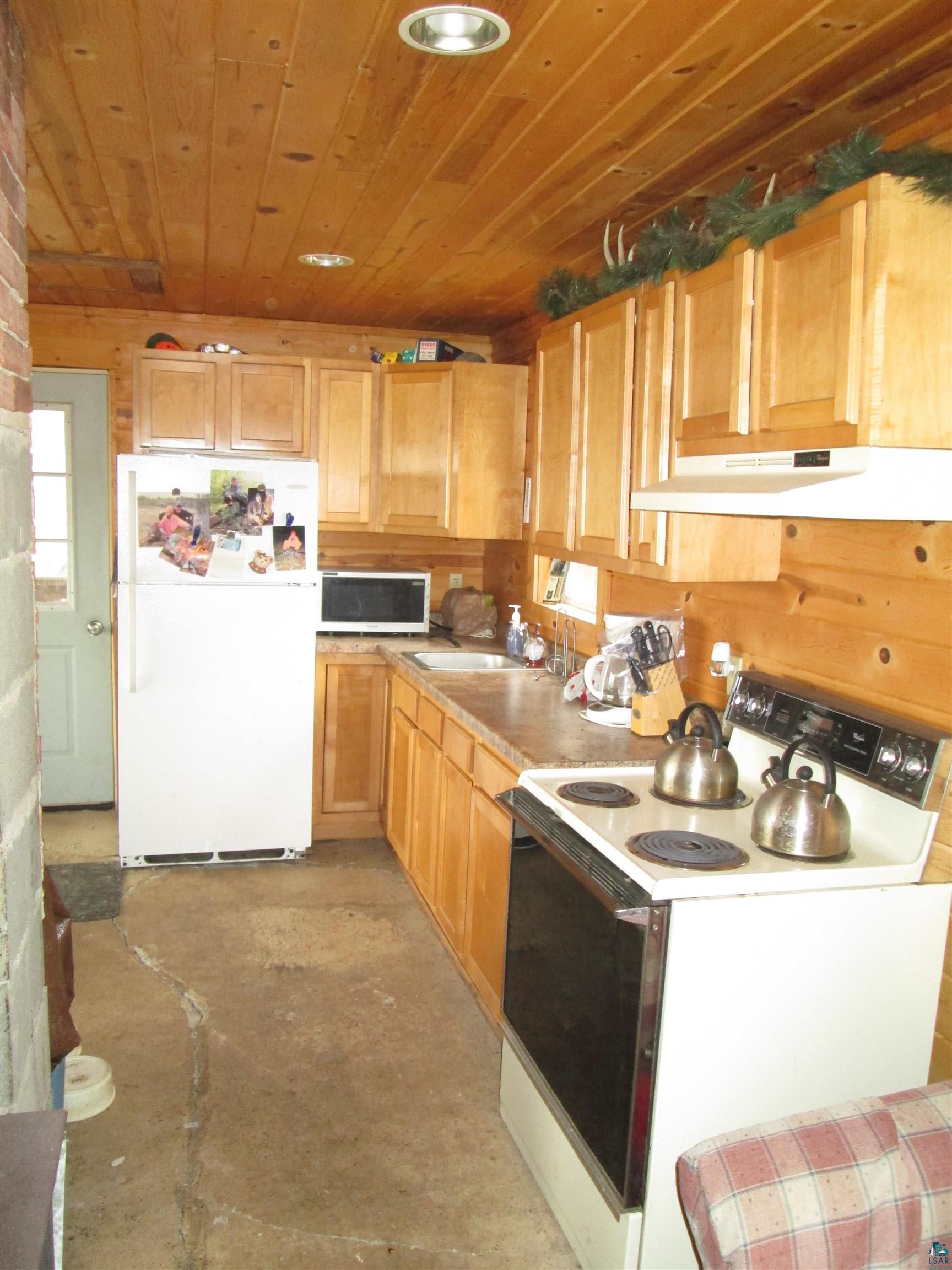 7855 South Benedickt Road Foxboro, WI 54836 - Photo 10 of 12