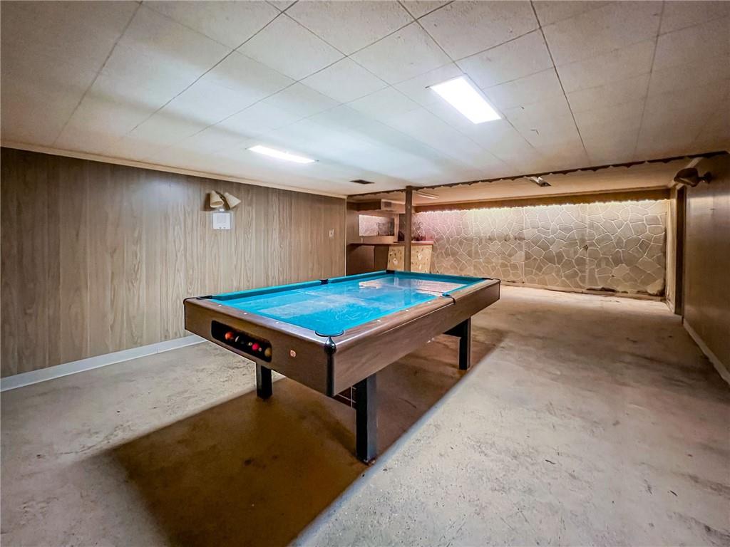 3166 Harts Run Road Glenshaw, PA 15116 - Photo 26 of 30 a living room with a table