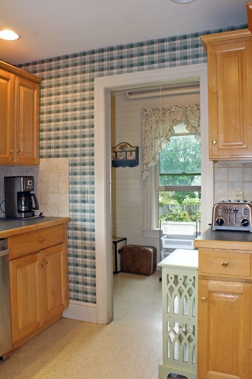 51 Riddell Street Greenfield, MA 01301 - Photo 11 of 41 Gallery Image 11