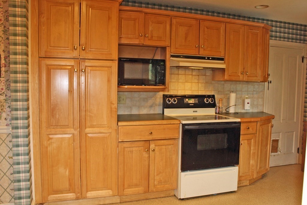 51 Riddell Street Greenfield, MA 01301 - Photo 14 of 41 Gallery Image 14