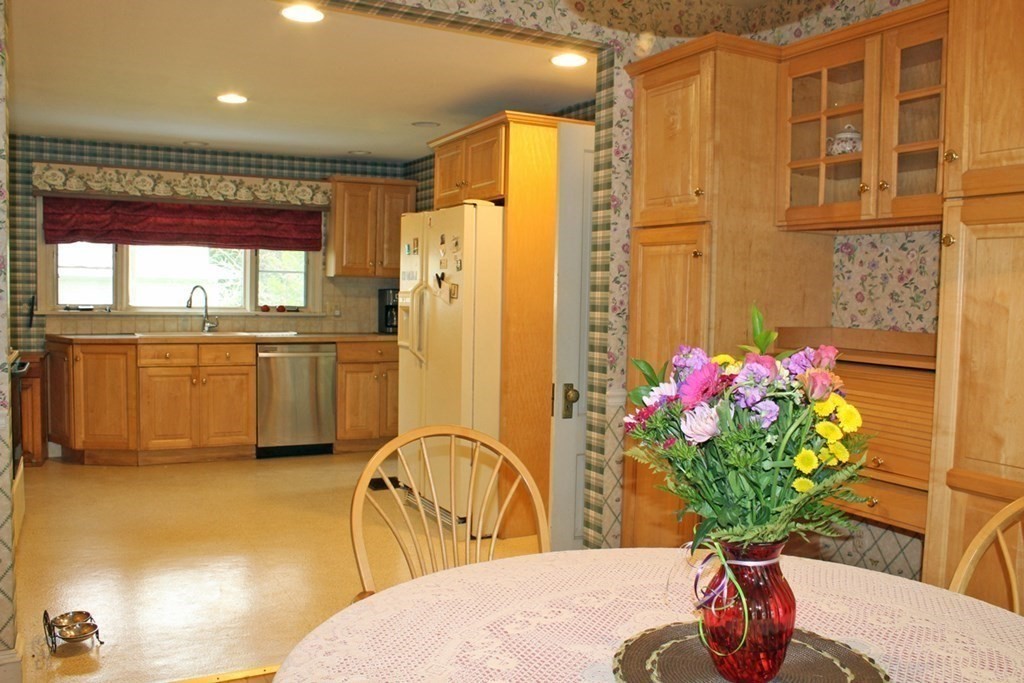 51 Riddell Street Greenfield, MA 01301 - Photo 8 of 41 Gallery Image 8