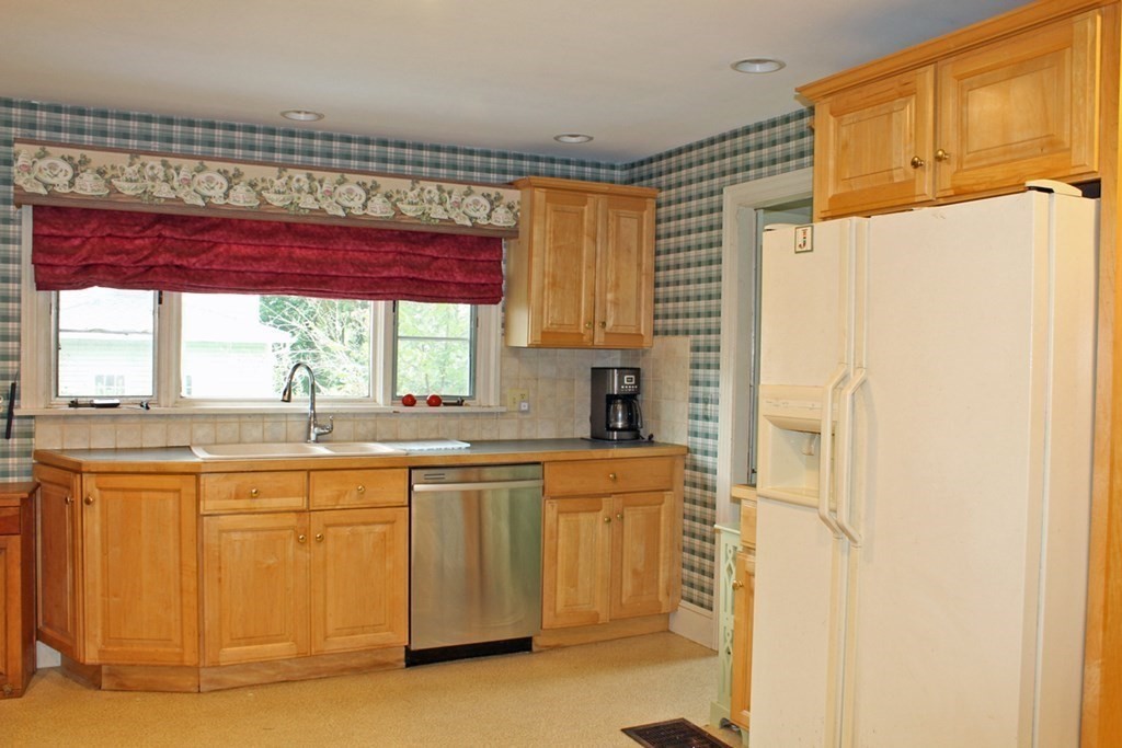 51 Riddell Street Greenfield, MA 01301 - Photo 9 of 41 Gallery Image 9