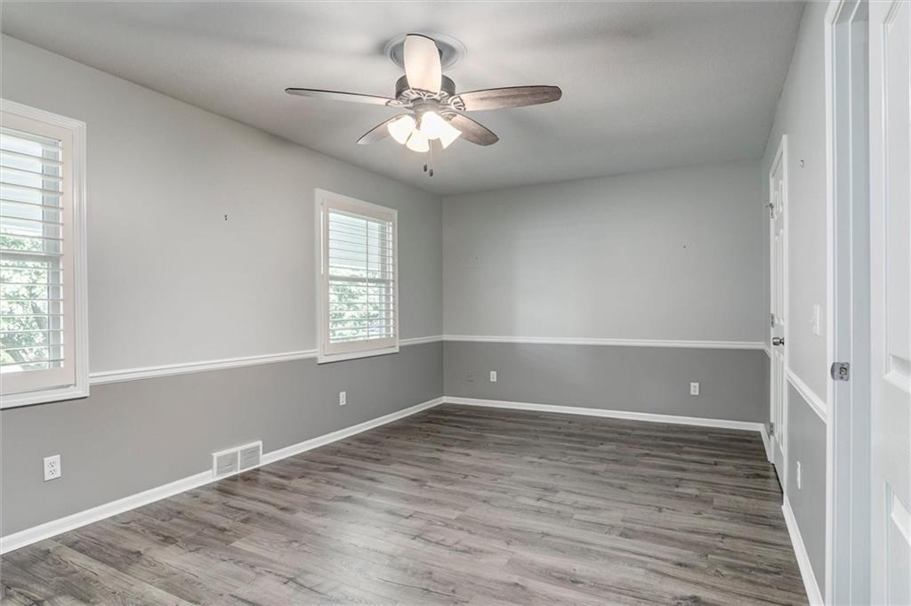 10553 Riley Street Overland Park, KS 66212 - Photo 21 of 34