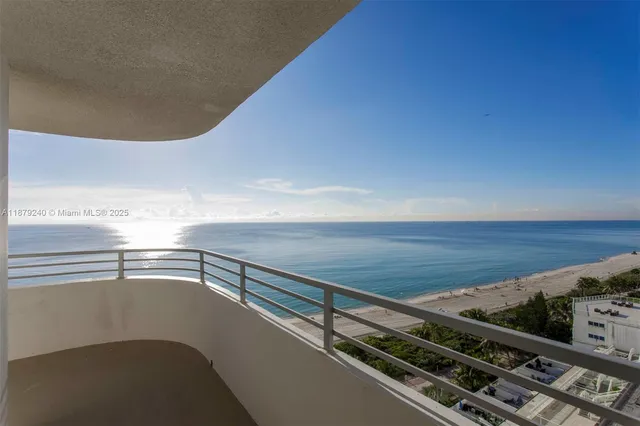 $775,000 | 5555 Collins Avenue, Unit 14N, Miami Beach, FL 33140